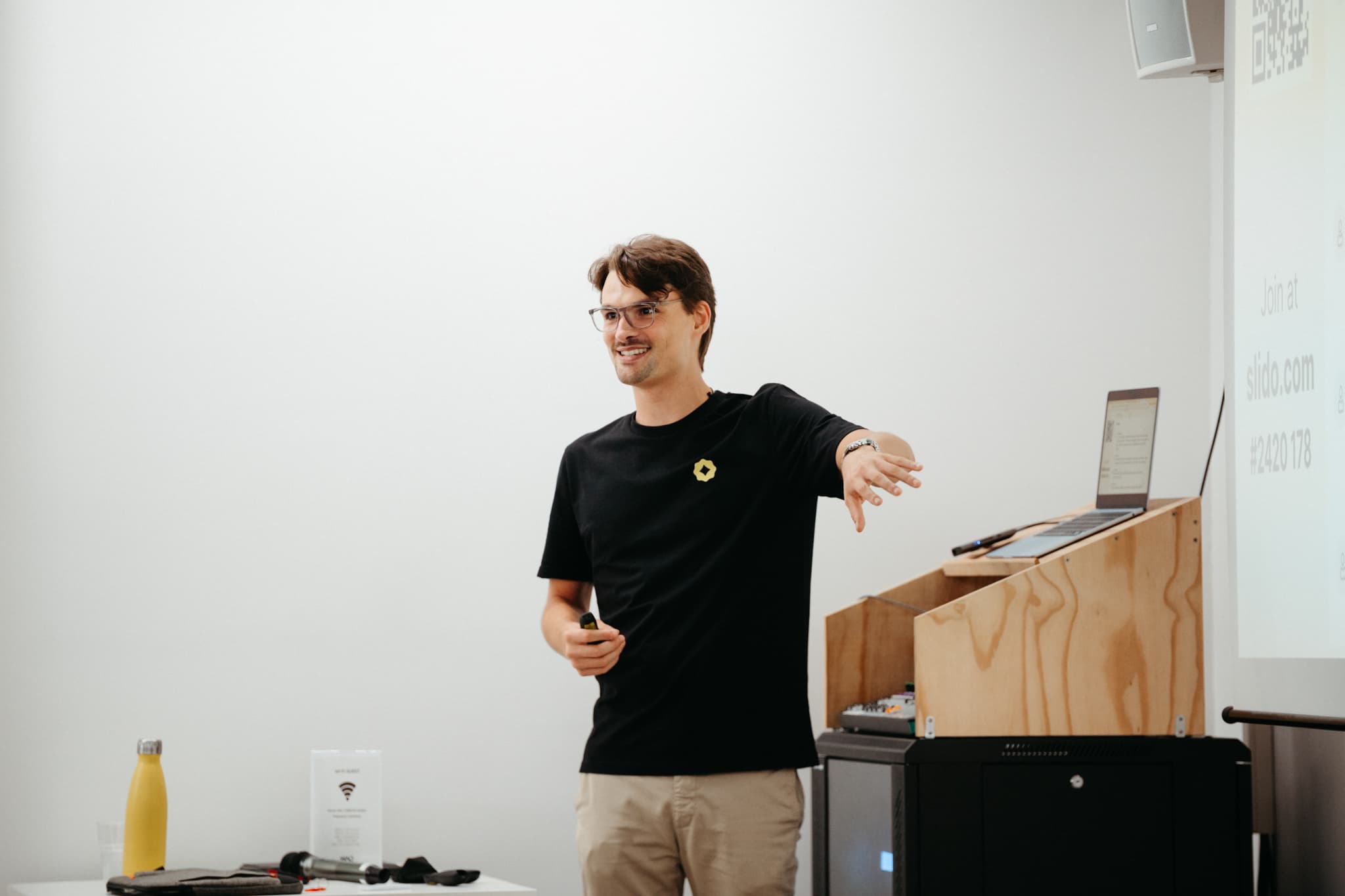 Trainer Yellow Tech durante una sessione di formazione AI aziendale